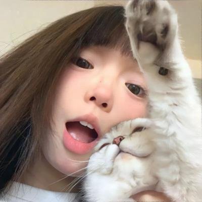 与一位女士合影